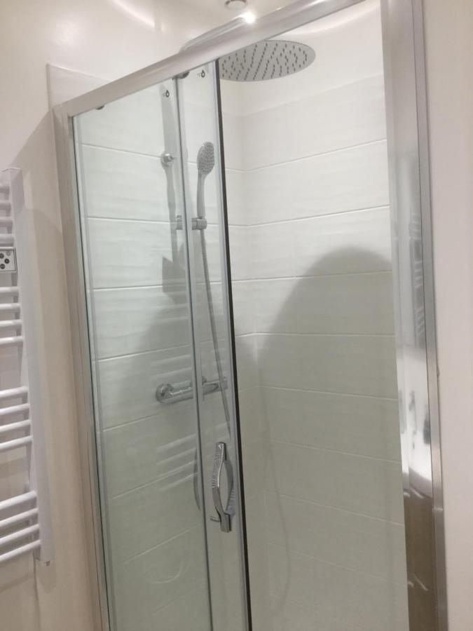 3 Chambres En Lit Double, 6 Personnes, Dans Appartement Entierement Renove, 70 M2 , Wifi,Climatisation, Tres Calme , Tout Equipe,Lit Bebe クレルモン・フェラン エクステリア 写真